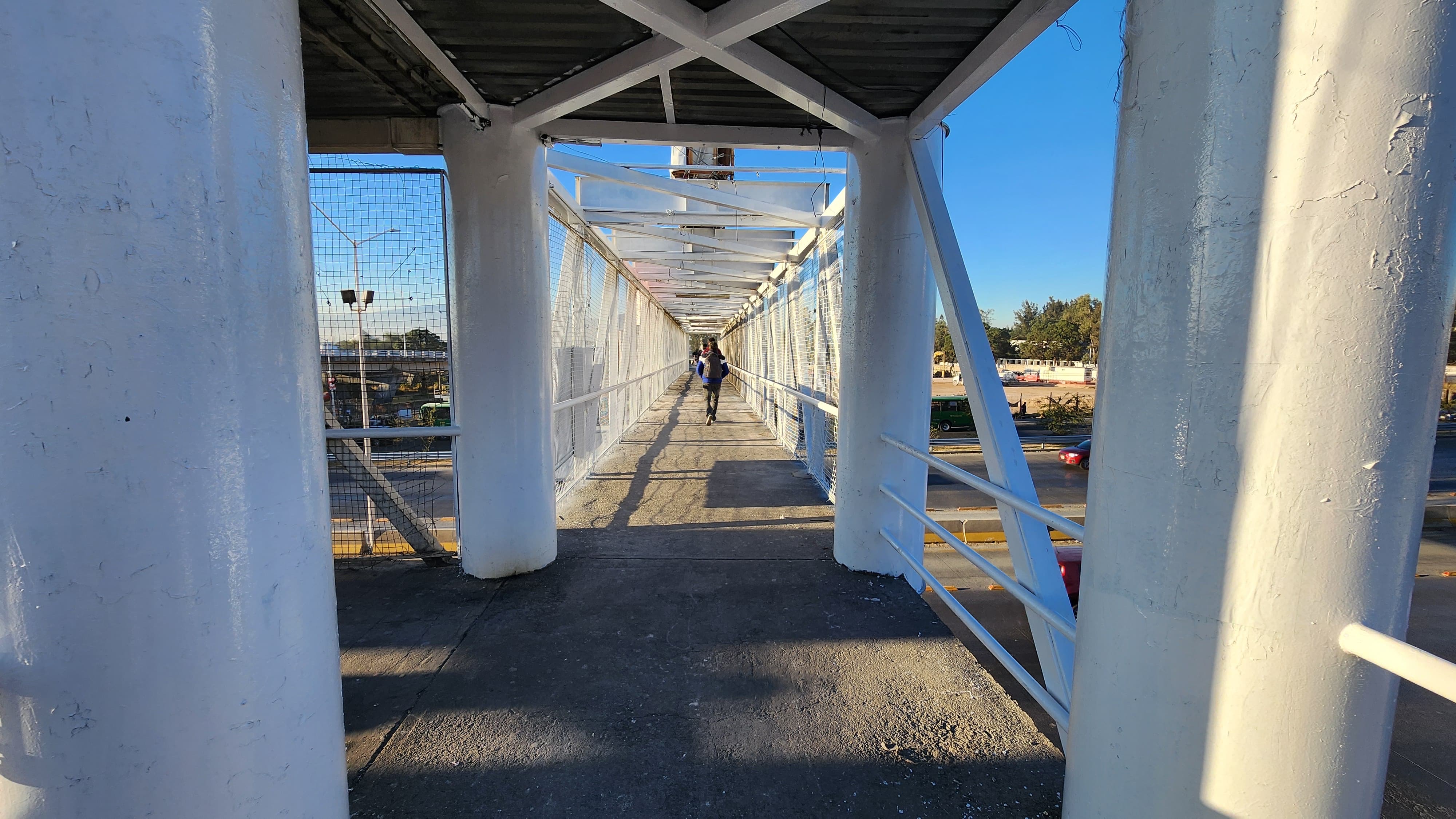 CONCLUYE OBRA PENDIENTE DEL PUENTE PEATONAL EN PERIFÉRICO SUR Y AV. COLÓN