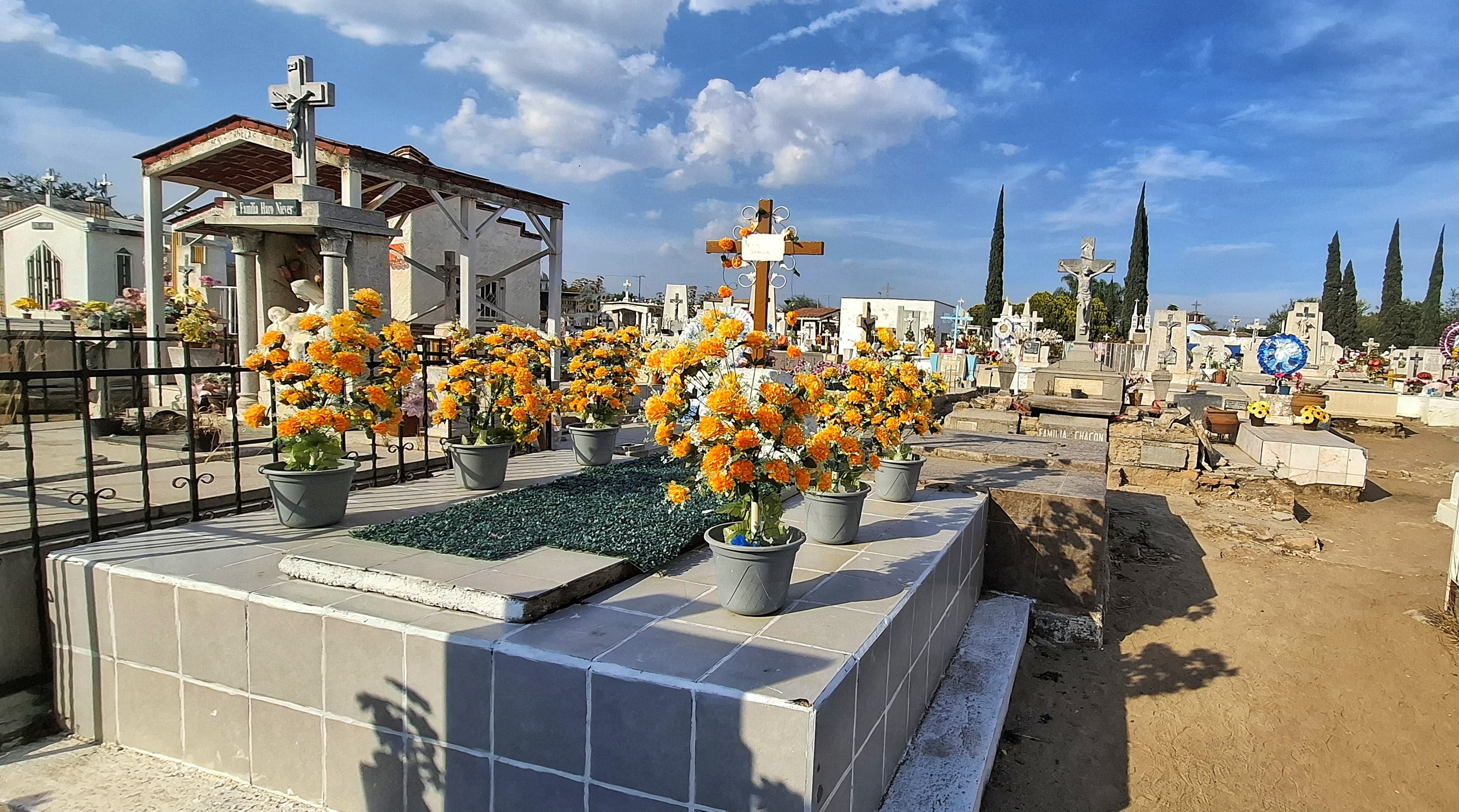 EMPRENDEN CAMPAÑA DE REGULARIZACIÓN Y PAGOS DE MANTENIMIENTO DE TUMBAS EN SAN PEDRO TLAQUEPAQUE