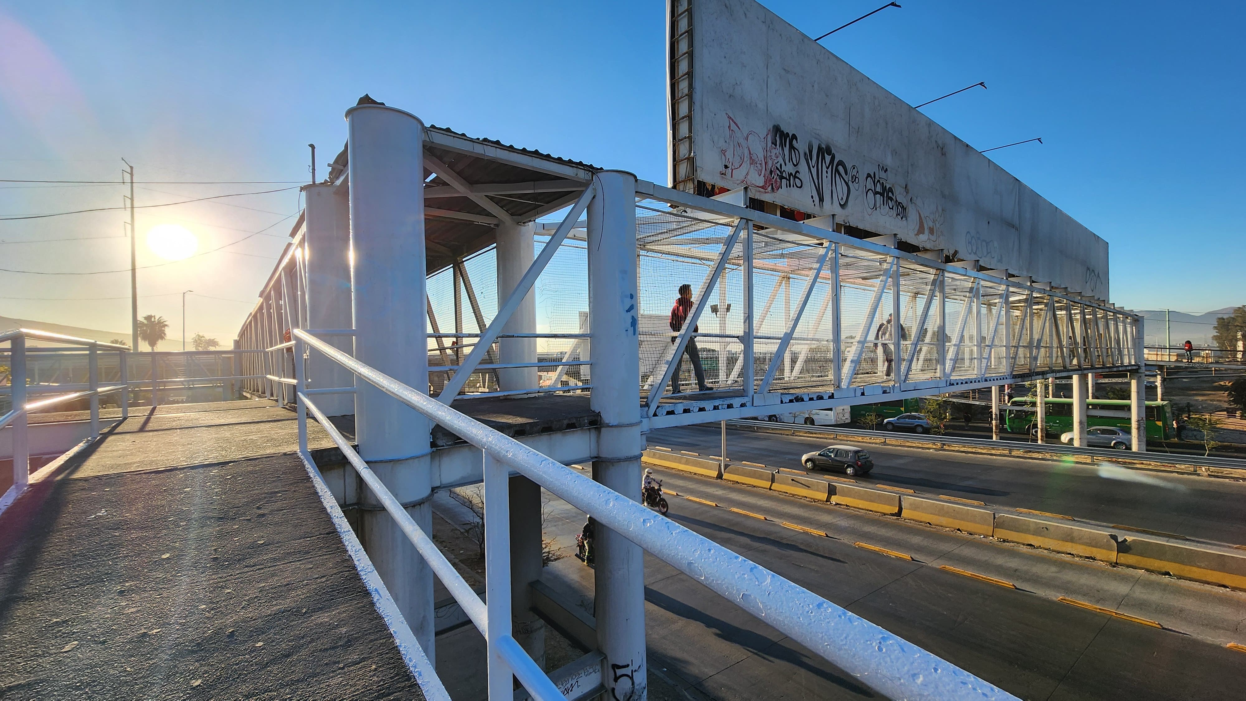 PUENTE PEATONAL QUEDÓ REPARADO