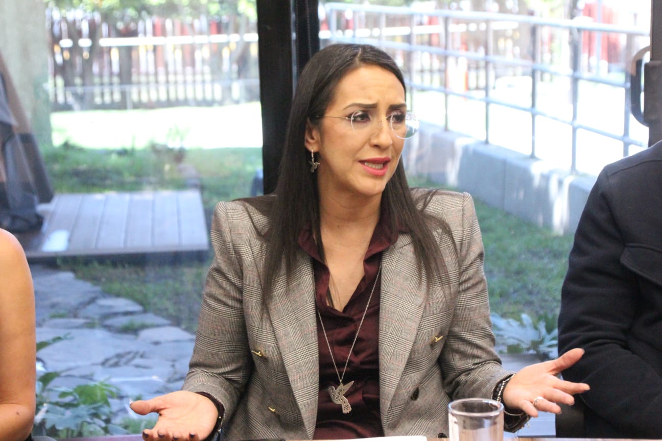 ENTREGA LAURA IMELDA EN EL CONGRESO DE LA UNIÓN INICIATIVA DE MAYOR SEGURIDAD EN El AUTOTRANSPORTE (CENTRAL CAMIONERA)